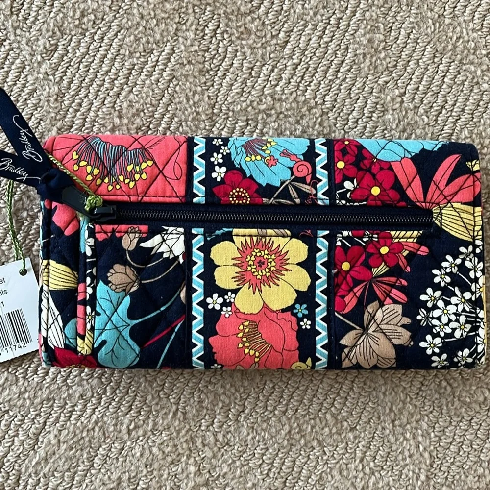 Vera Bradley Gallery Wallet in Happy Snails Print - Picture 4 of 5